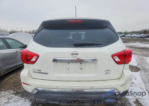 2018 Nissan Pathfinder S z USA, uszkodzony, nr VIN 5N1DR2MM7JC666610